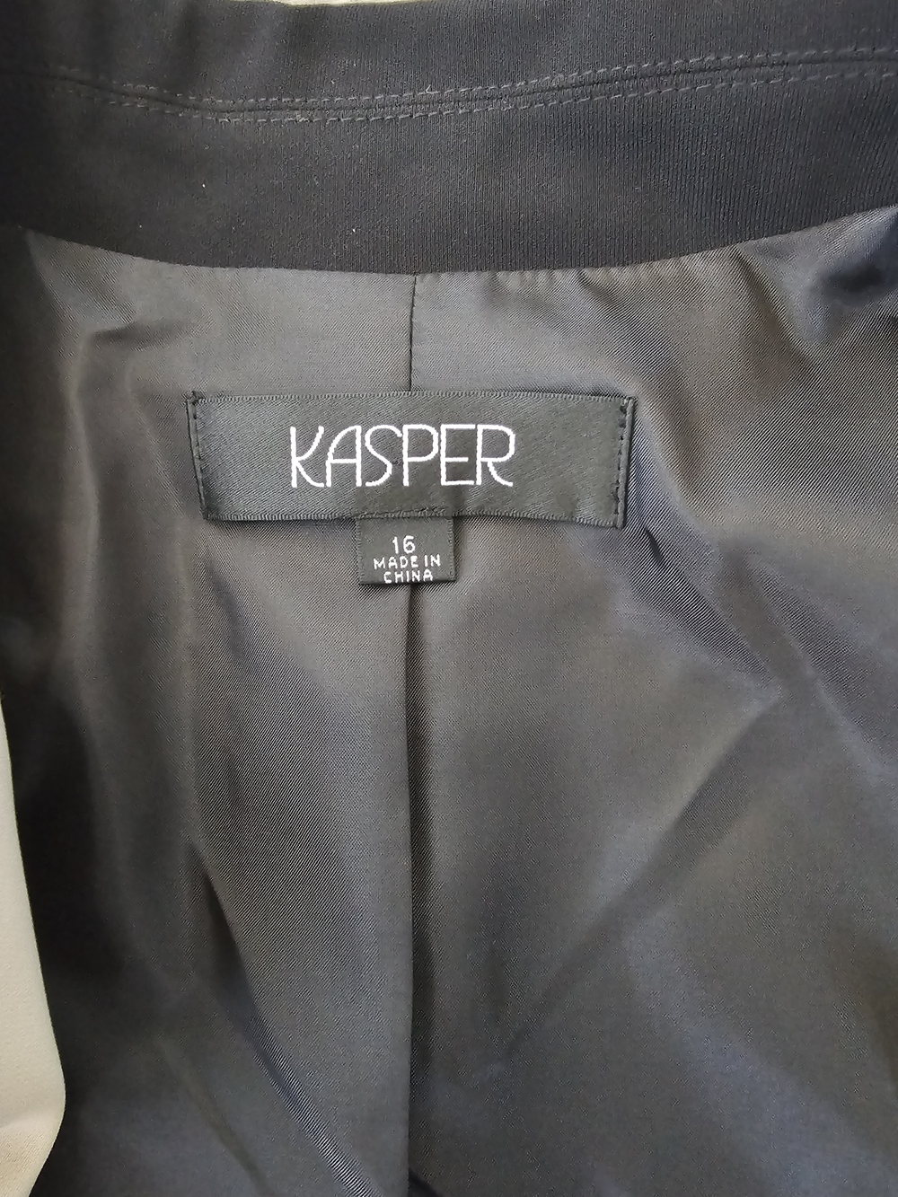 Kasper Black Open-Front Blazer with Cream Contrast Trim - Size 16 - Picture 11 of 16